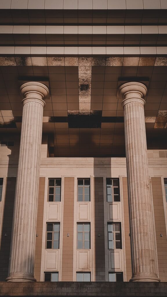 Depo-Provera lawsuits: classical columns at the entrance of a courthouse