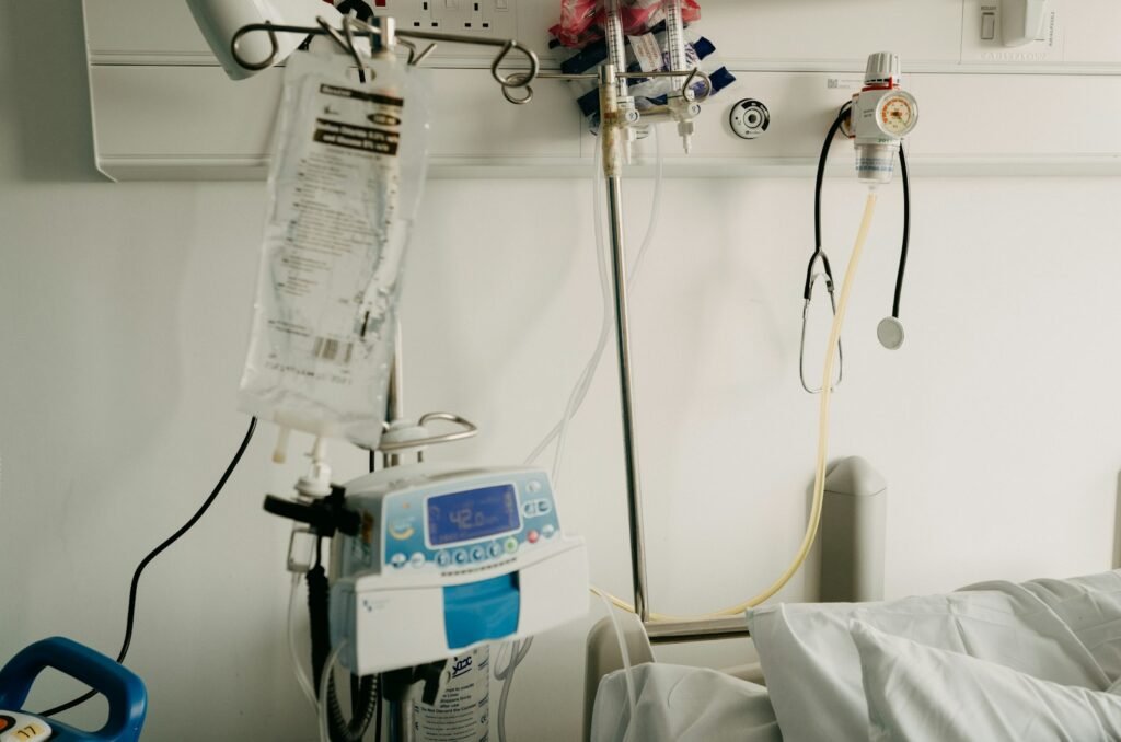 Empty hospital room with a bed and equipment, where many patients in Bard PowerPort lawsuits were treated