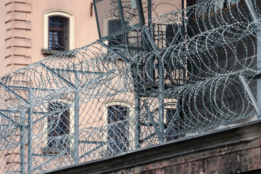 Barbed wire on a prison fence, reflecting the custody setting of the Dr. Scott Lee lawsuit