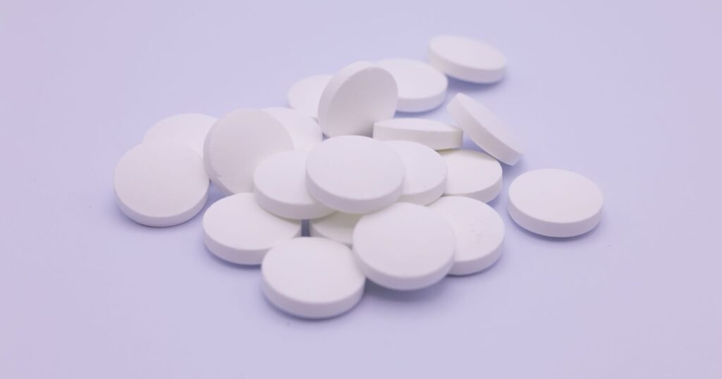 Pile of white medication tablets, illustrating Zantac lawsuit eligibility and proof of use