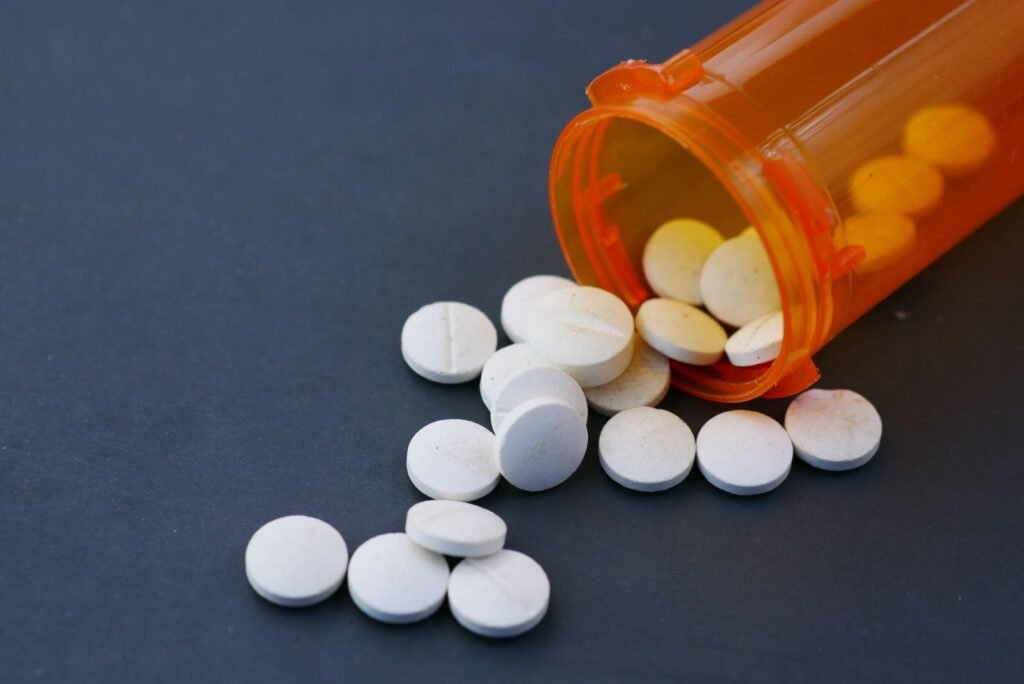 White pills spilling from an orange prescription bottle, recalling the medicine at the center of Zantac lawsuits